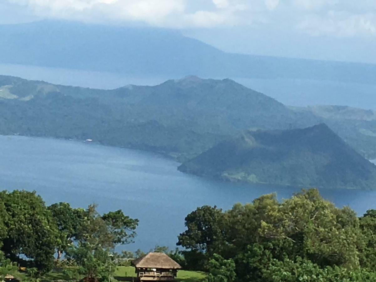 A Breath Taking View Of Taal Lake & Volcano Tagaytay City Zewnętrze zdjęcie