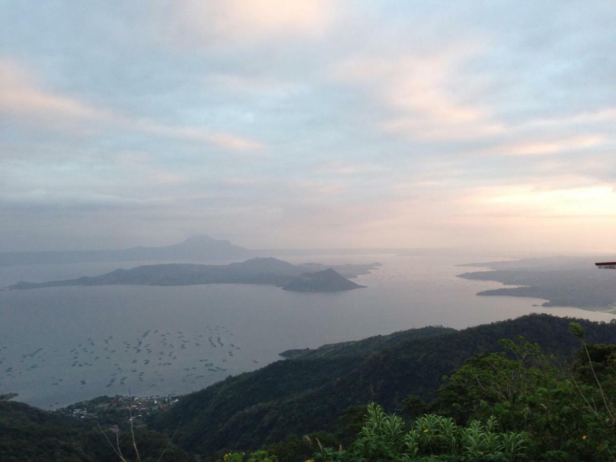 A Breath Taking View Of Taal Lake & Volcano Tagaytay City Zewnętrze zdjęcie