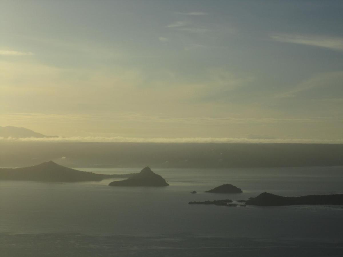 A Breath Taking View Of Taal Lake & Volcano Tagaytay City Zewnętrze zdjęcie